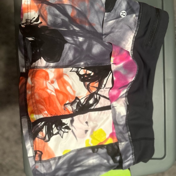 Lululemon rare active wear shorts size 6 unicorn tears. - Picture 7 of 7